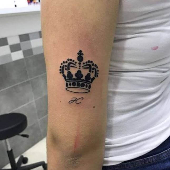 King Tattoos Design On Outside Arm