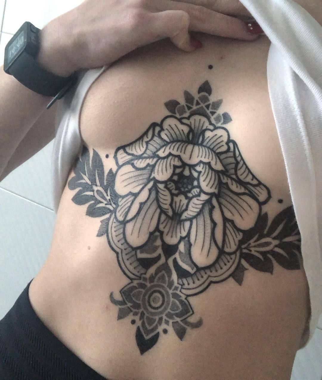 Belly Button Tattoos For Females (40)