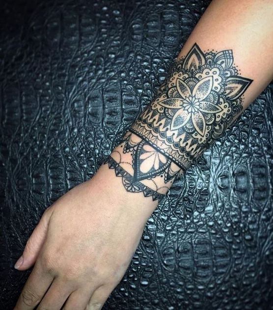 Arm frauen tattoo Tattoo Vorlagen