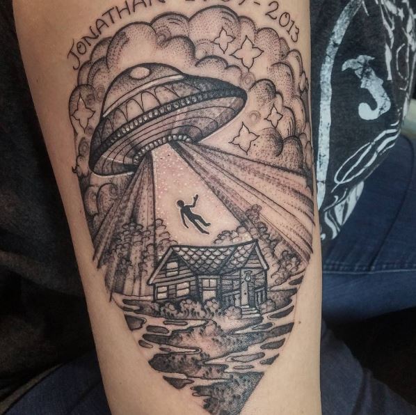 Fabulous And Cool UFO Tattoos Design On Hands