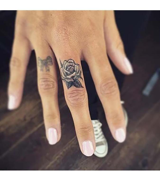Finger Tattoo Symbols And Meanings (1)