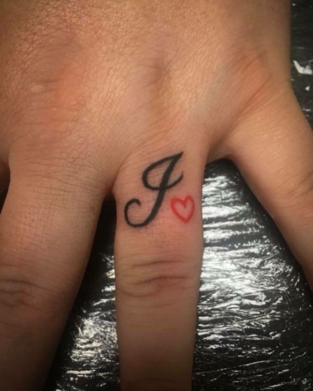 Tattoo On Hands And Fingers (1)