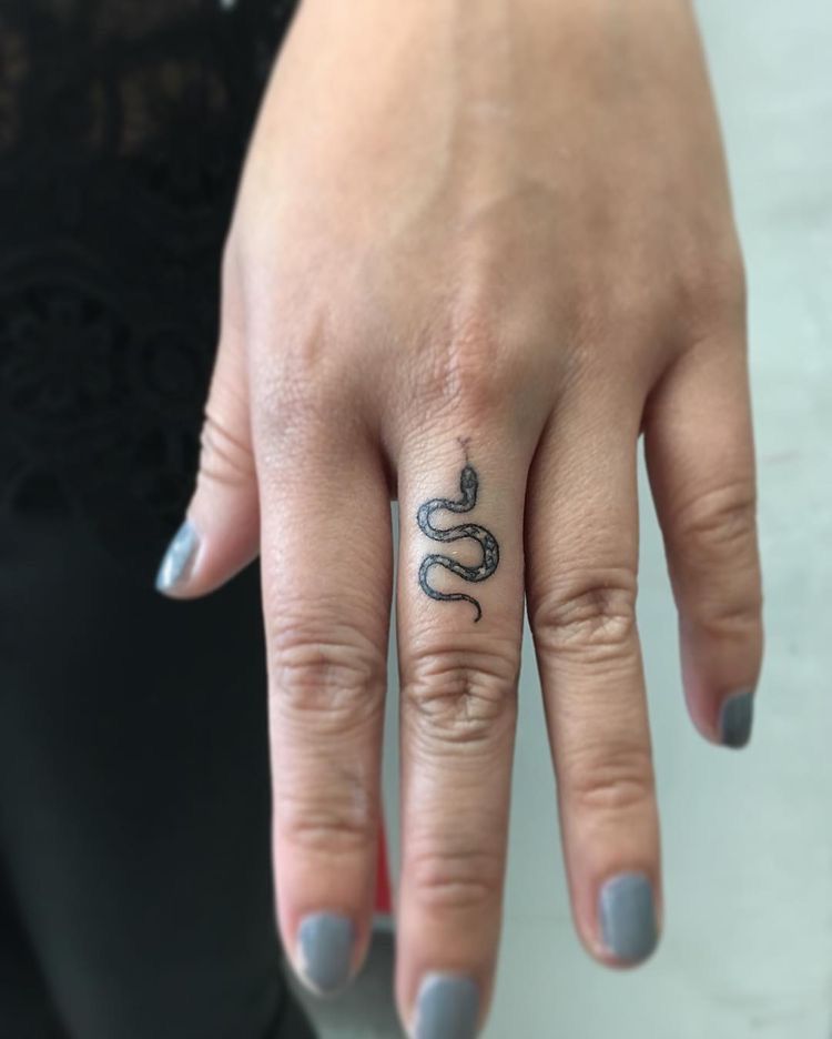 Tattoo On Hands And Fingers (11)