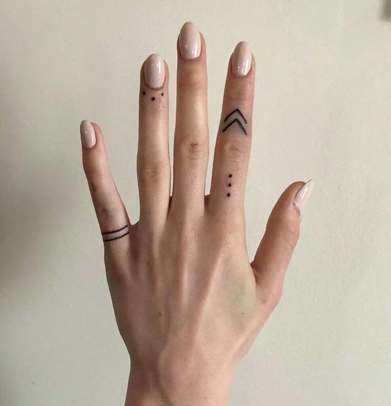 Tattoos On Fingers Ideas (1)