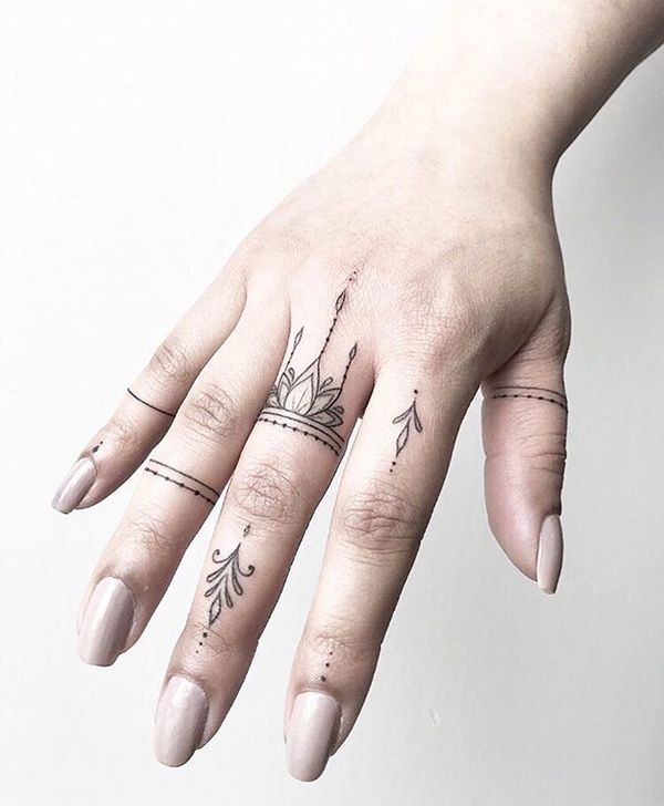 Tattoos On Fingers Ideas (4)
