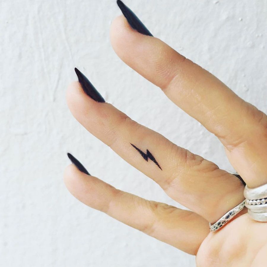 Tattoos On Fingers Meaning (10)