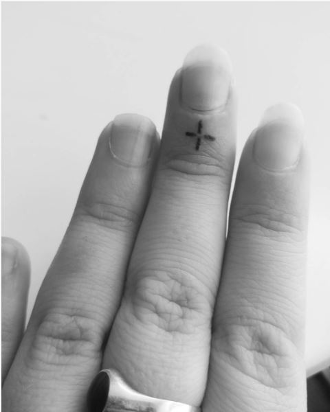 Micro Sparkle Tattoos Design On Fingers