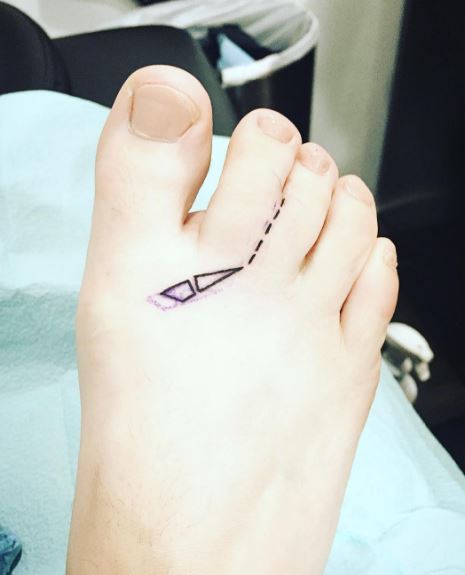 Simple And Easy Toe Tattoos Design And Ideas