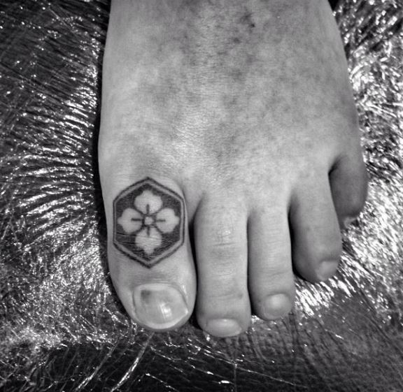 Symbol Tattoos Design On Toe