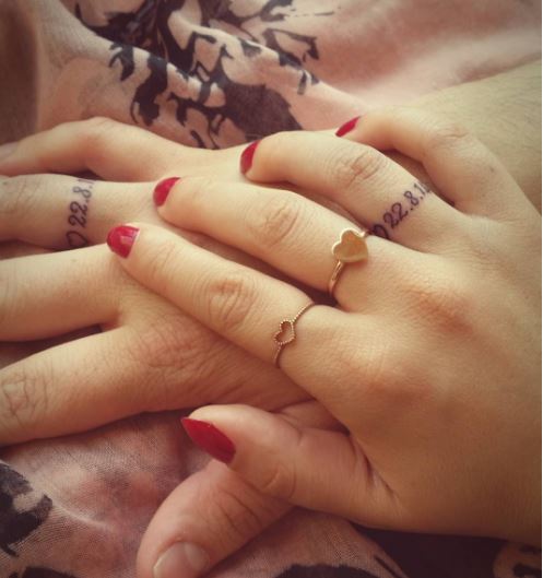 Amazing Wedding Ring Tattoos Design For Women