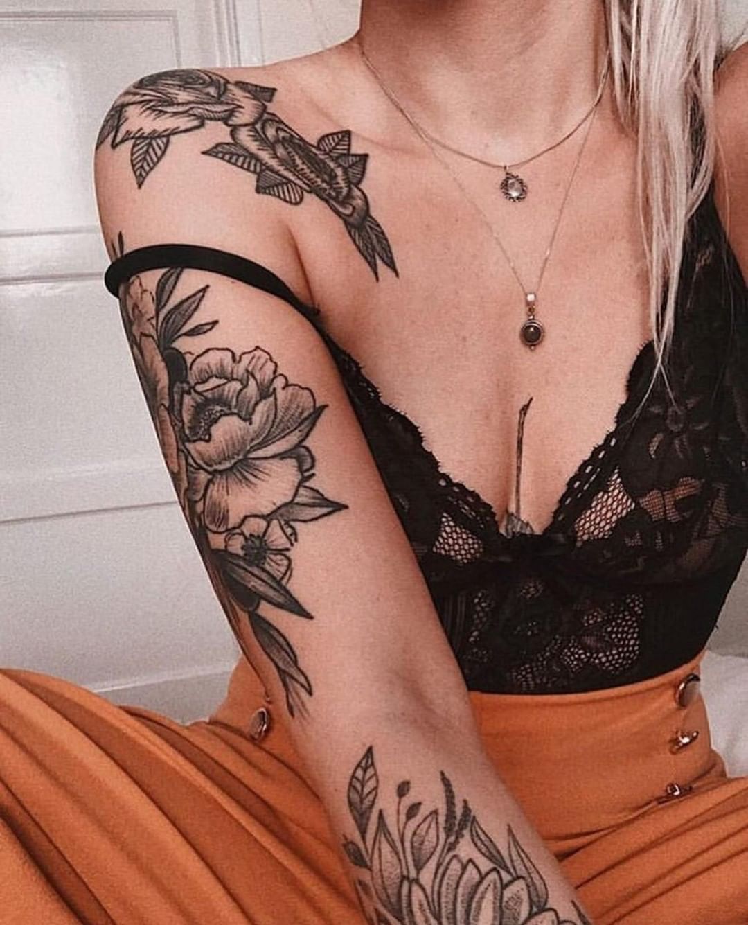 Female Wrist Tattoo Ideas Small Designs (13)