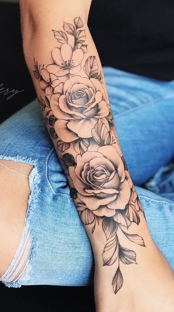 Female Wrist Tattoo Ideas Small Designs (133)