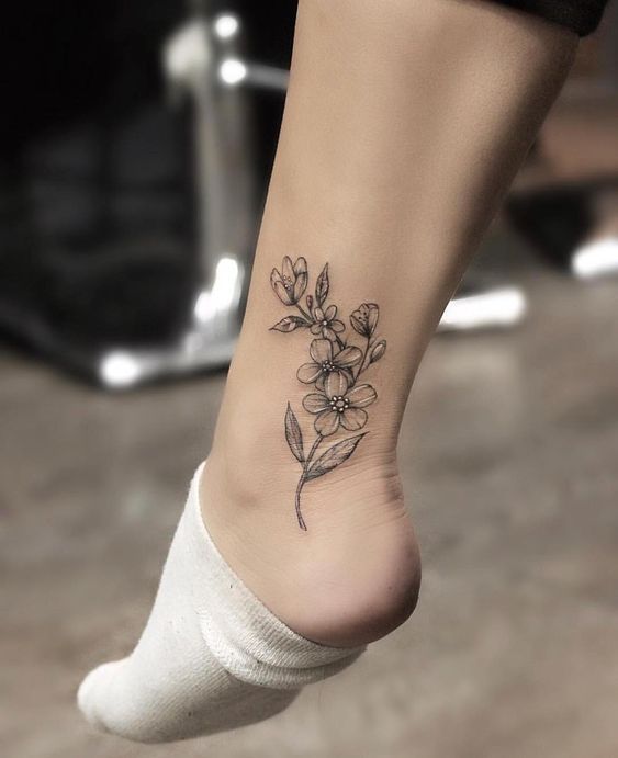 Female Wrist Tattoo Ideas Small Designs (161)