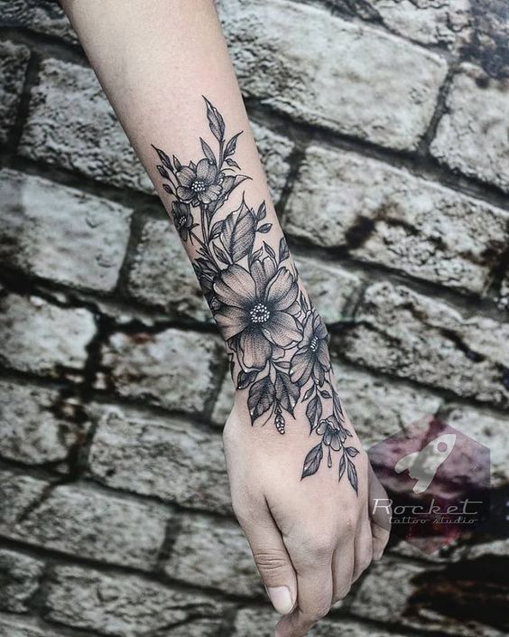 Female Wrist Tattoo Ideas Small Designs (17)