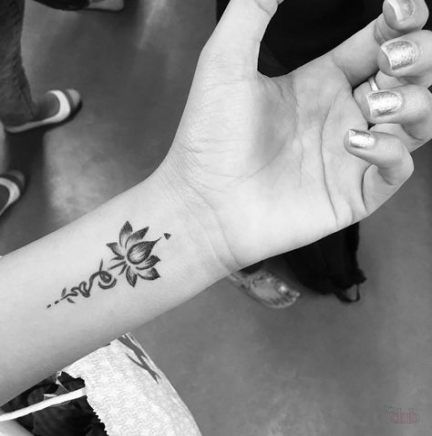Female Wrist Tattoo Ideas Small Designs (190)