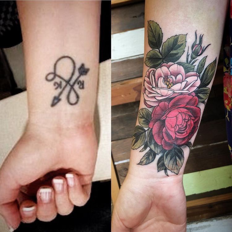 Female Wrist Tattoo Ideas Small Designs (34)