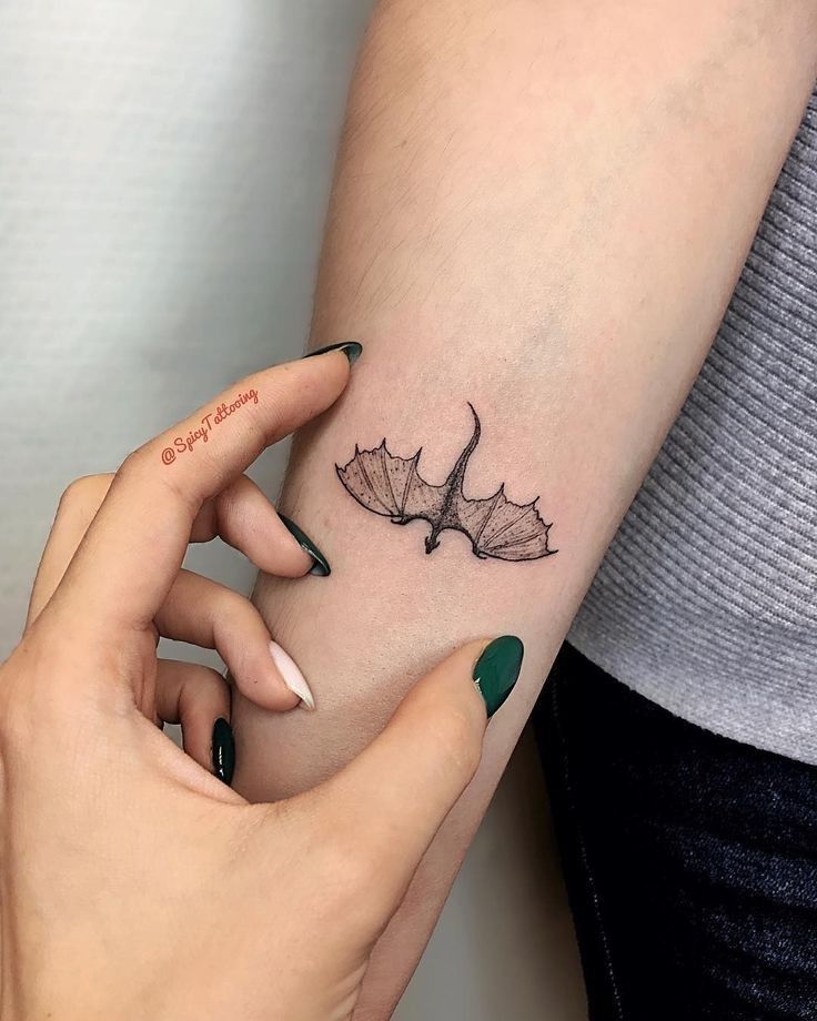 Female Wrist Tattoo Ideas Small Designs (43)