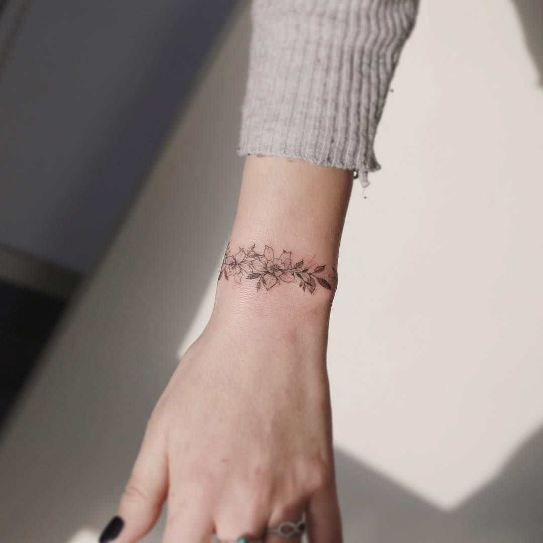 21 Bracelet Tattoo Ideas That Look Like Jewelry  StayGlam