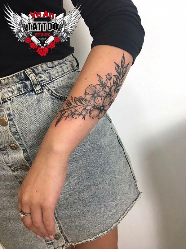 Female Wrist Tattoo Ideas Small Designs (52)