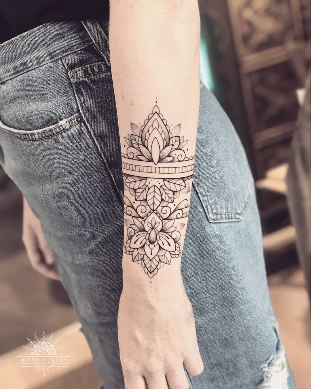 Female Wrist Tattoo Ideas Small Designs (56)
