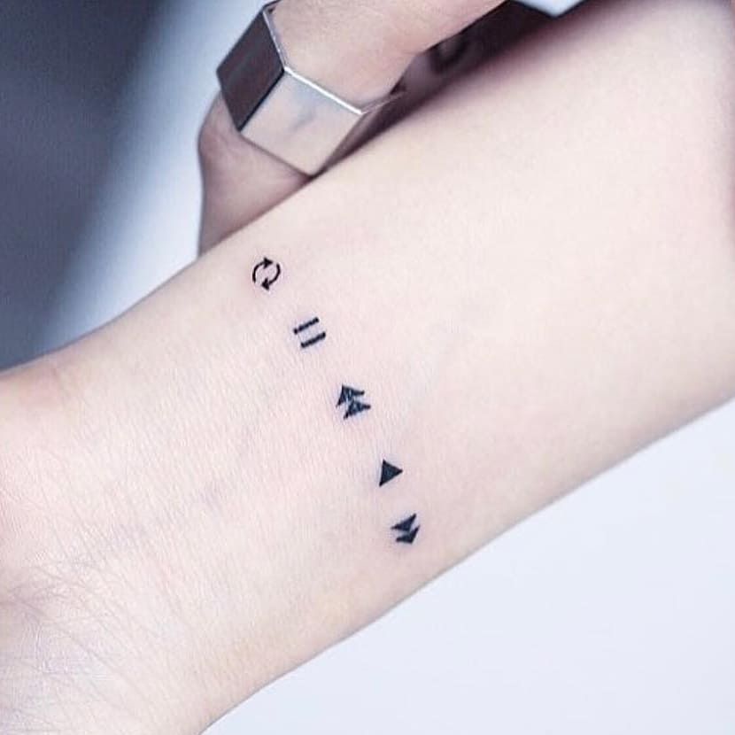 Female Wrist Tattoo Ideas Small Designs (72)