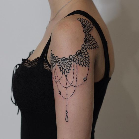 Back Of Neck Tattoos For Women (151)