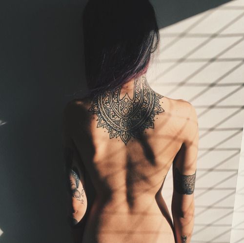 Back Of Neck Tattoos For Women (47)