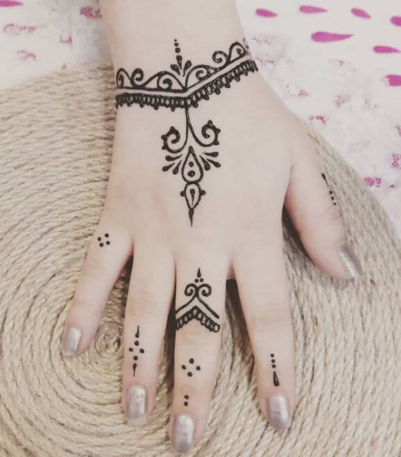 100 Latest Mehndi Designs For Hands Simple Easy 22