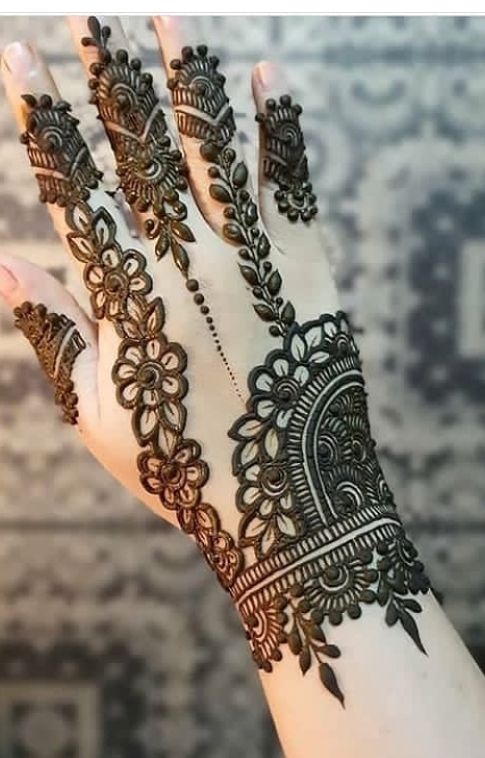 Hindu Tattoos On Hands (1)