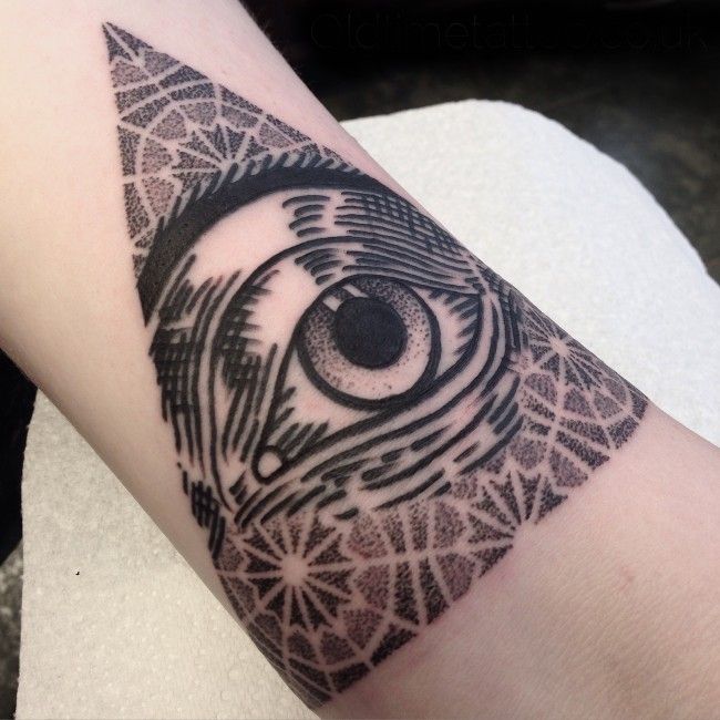 95+ Illuminati All Seeing Eye Tattoo Meaning & Designs For Men (2023)