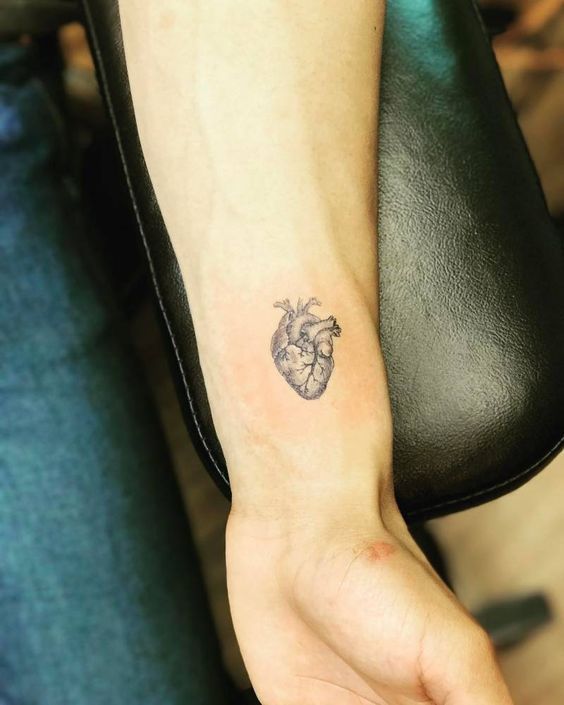 Anatomical Heart Tattoo Designs For Guys With Meaning (31)