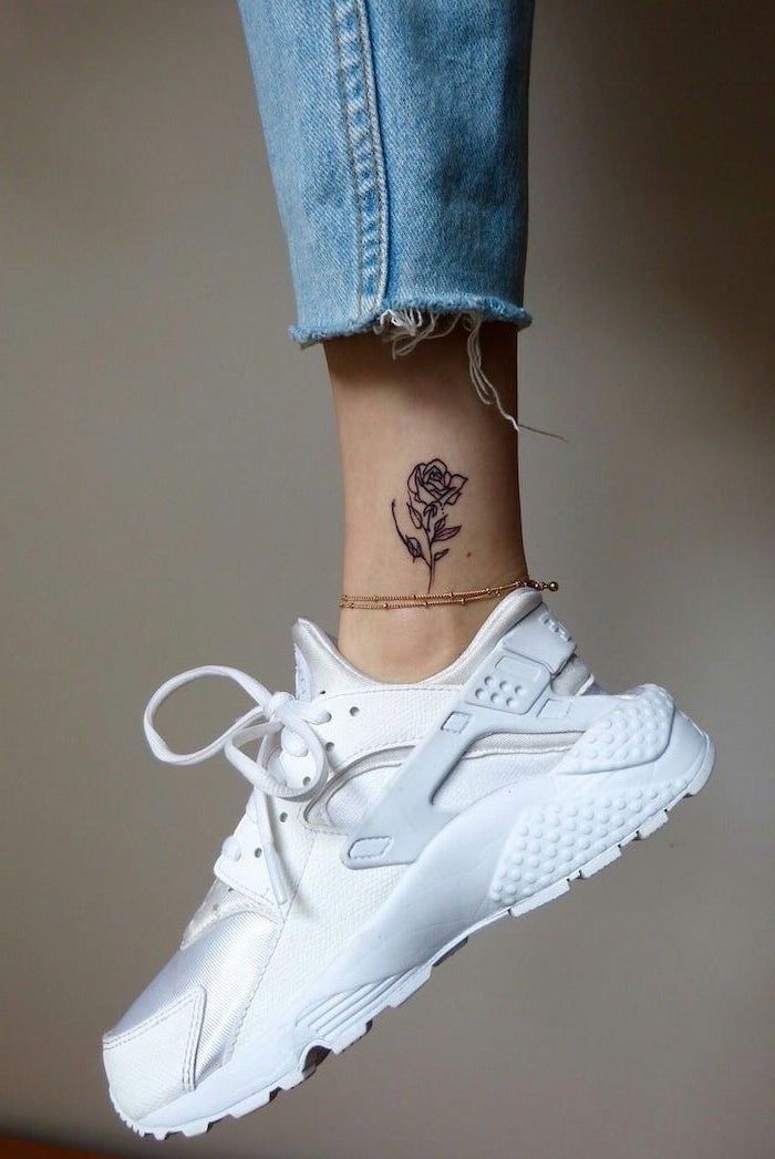 Frauen oberarm rosen tattoo Rosen Tattoo