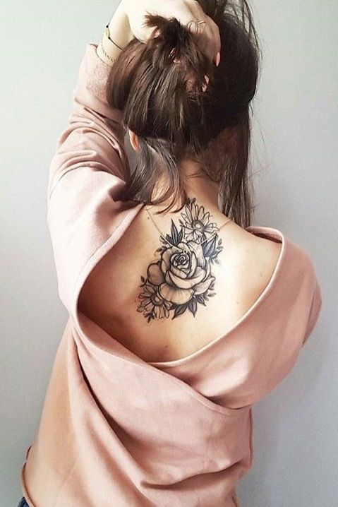 Motive frauen nacken tattoo Kleine Tattoos