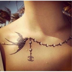 Female Chest Tattoo Pictures Ideas (128)