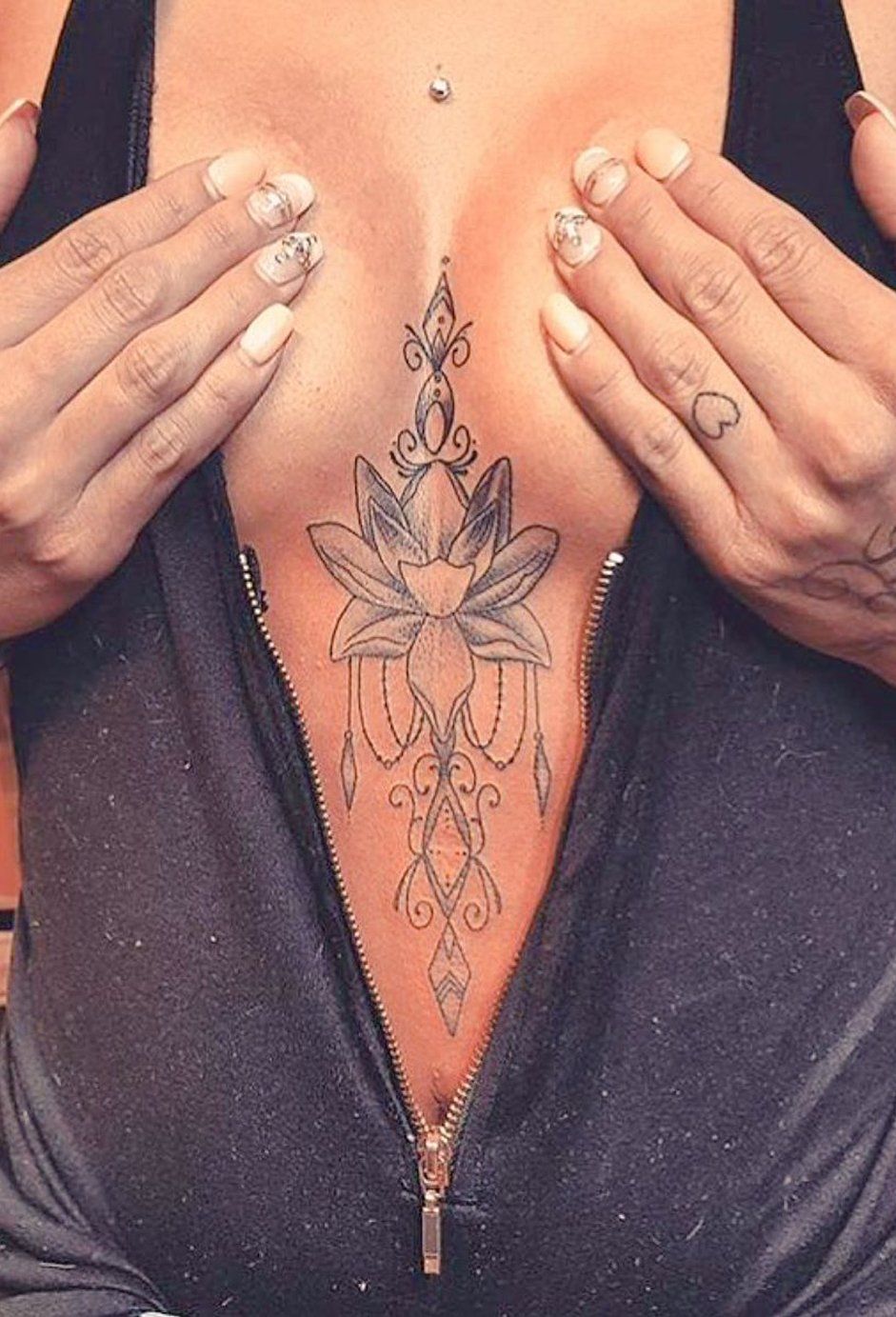 Female Chest Tattoo Pictures Ideas (152)
