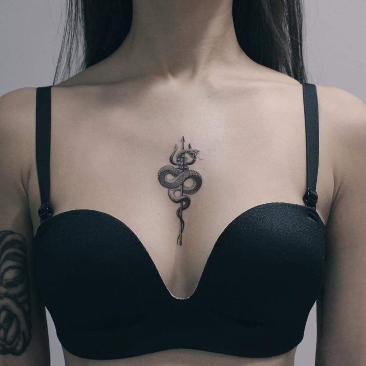 Female Chest Tattoo Pictures Ideas (158)