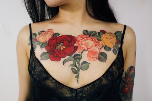 Female Chest Tattoo Pictures Ideas (161)