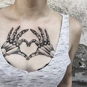 Female Chest Tattoo Pictures Ideas (165)