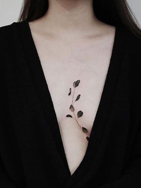 Female Chest Tattoo Pictures Ideas (30)