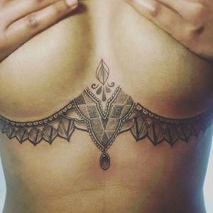 Female Chest Tattoo Pictures Ideas (4)