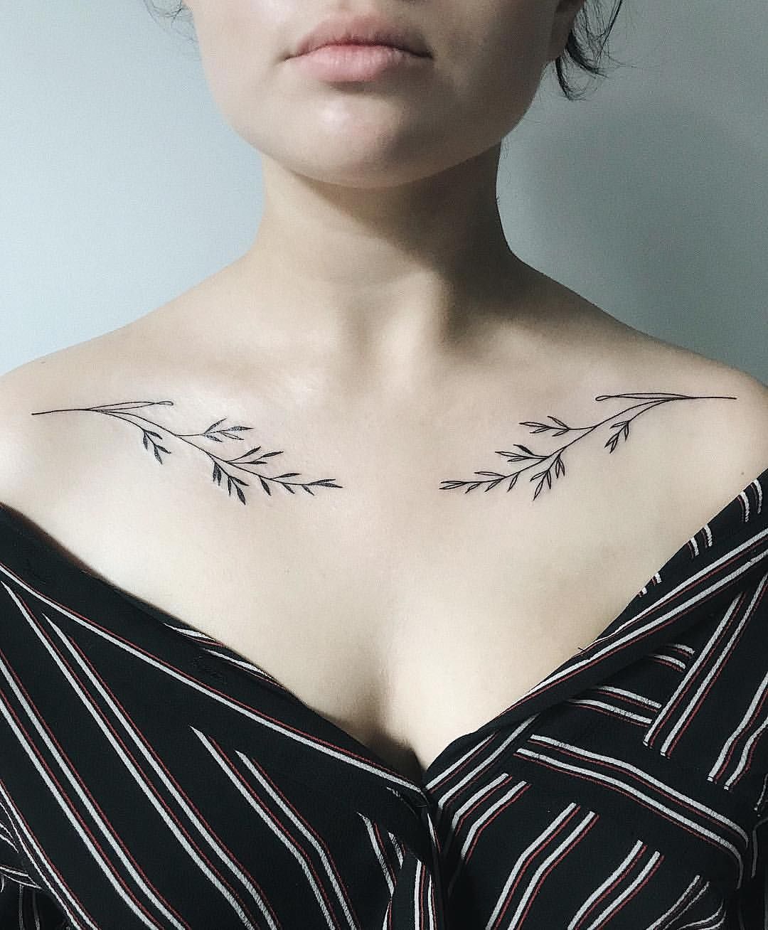 Female Chest Tattoo Pictures Ideas (43)
