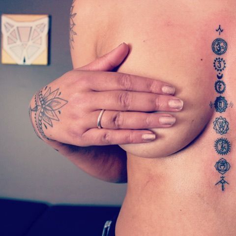 Female Chest Tattoo Pictures Ideas (61)