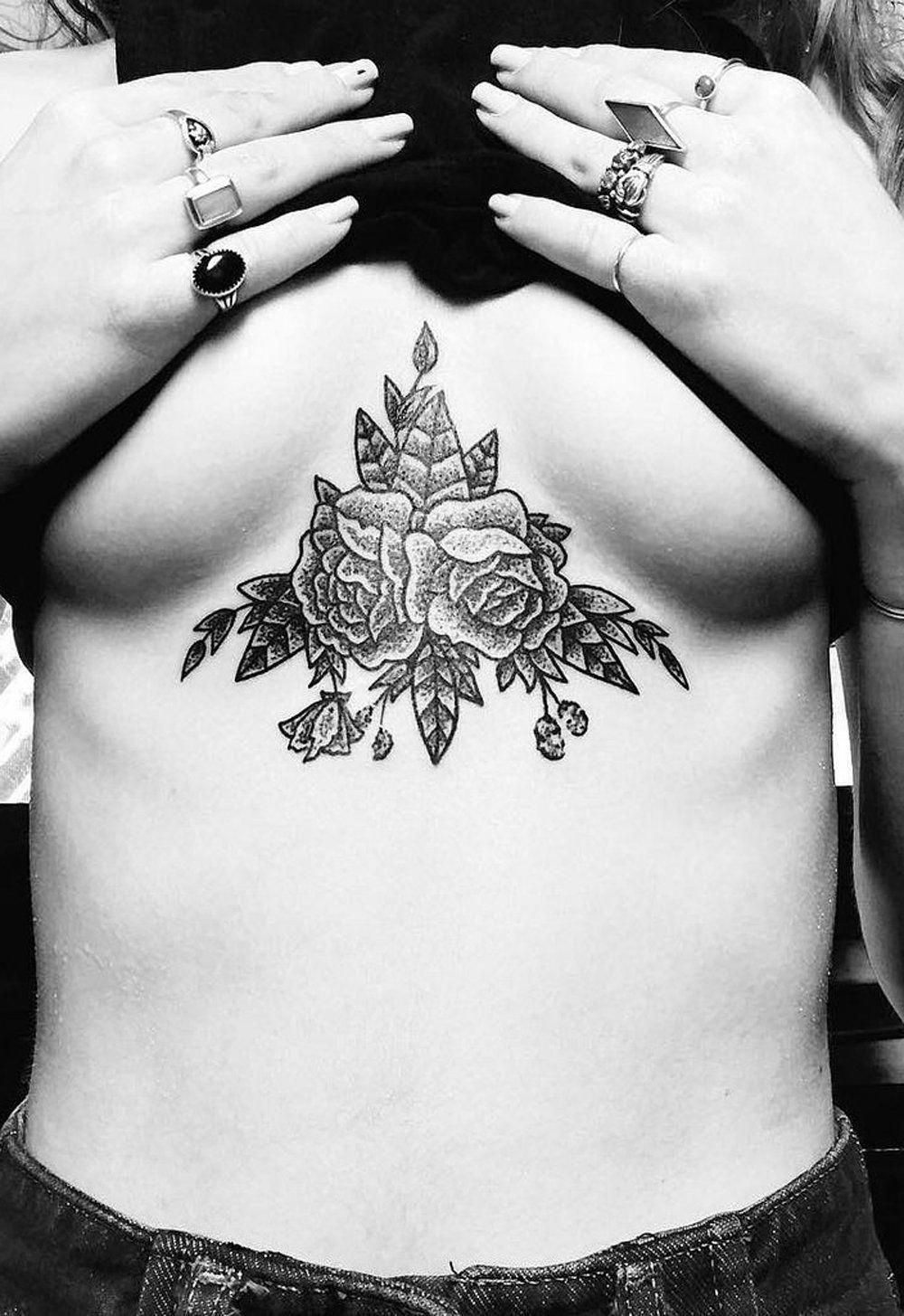 Female Chest Tattoo Pictures Ideas (74)
