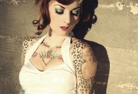 Female Chest Tattoo Pictures Ideas (75)