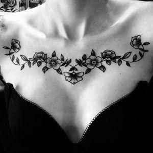 Female Chest Tattoo Pictures Ideas (95)