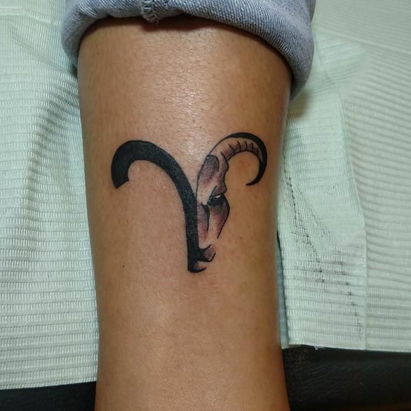 Aries Zodiac Symbol Tattoos (29)