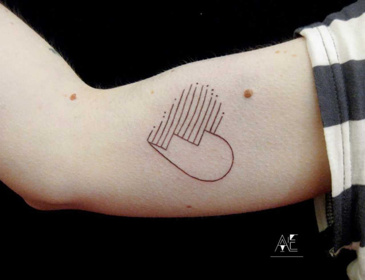 Broken Heart Tattoo Design Meaning (26)