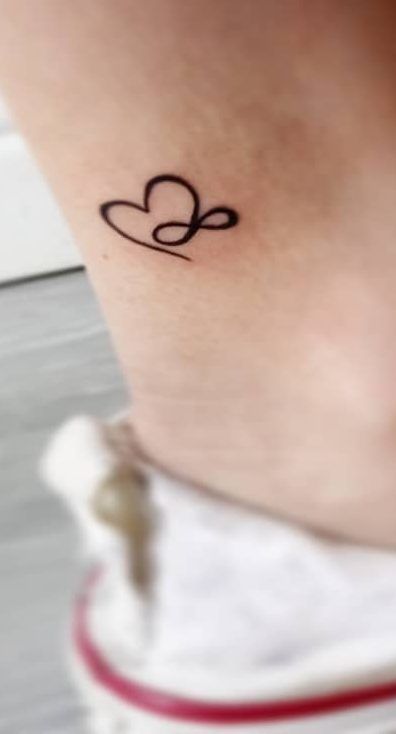 Small Tattoos For Women With Meaning (8)
