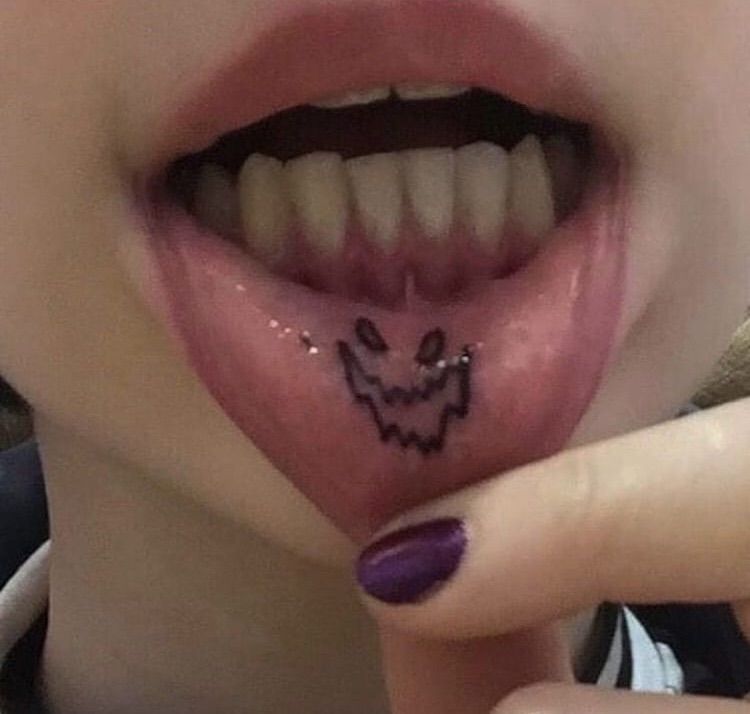 Lip Tattoo Ideas 92