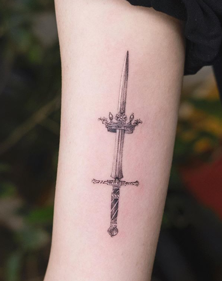 Giotto Dibondon Edición distrito 210+ Best Sword Tattoo Designs With Meanings (2022) - TattoosBoyGirl